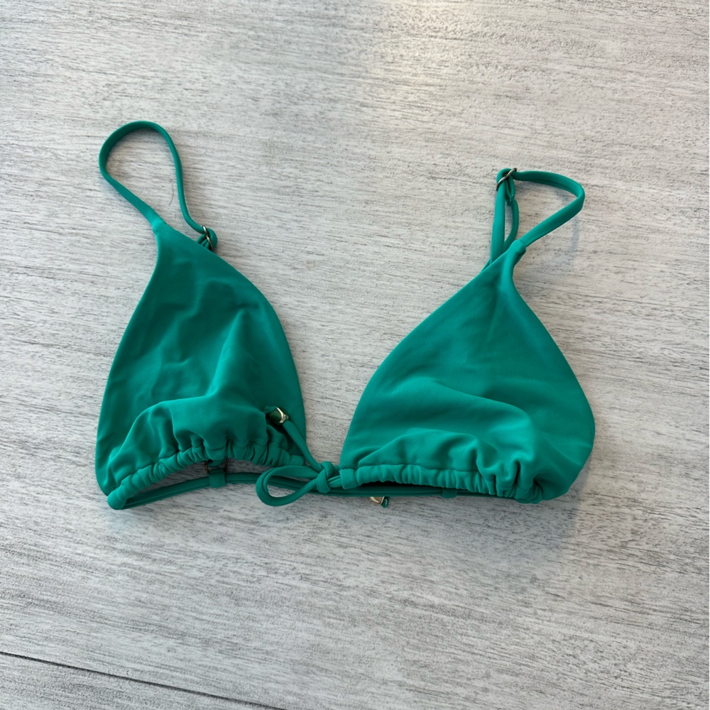 Blackbough string triangle top with front closure. Size large. Like new.